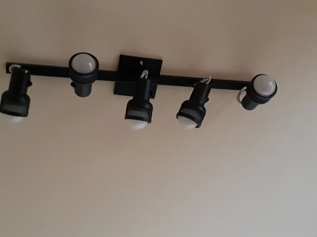 Luminária de trilho com spots